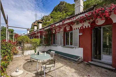 Image de Appartement \"Zentralclub Vatio\" avec vue sur les montagnes, terrasse privée et Wi-Fi
