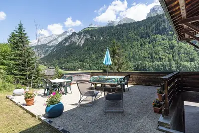 Image de Appartement \"L'Hysope\" avec vue sur les montagnes, terrasse privée et Wi-Fi