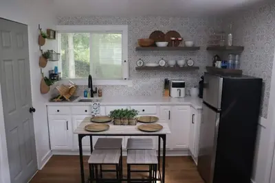 Image de 1-bedroom tiny home with Ac and WiFi in Dawsonville, Ga across from Lake Lanier