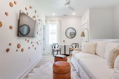 Image de Village View- walkable to Nc State & Cameron Village -Pet Friendly