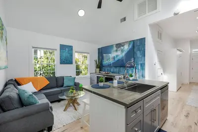 Image de Casa Tranquila - Fully-Renovated 2-bedroom Townhome in Old Town Key West