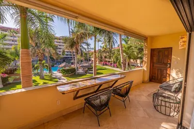 Image de Elegant Pool View w/Balcony| Beach Walk| Hot Tub