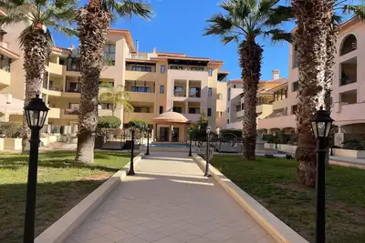 Image de Townhouse with pool 5 minute walk to beach