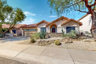 Image de Step-free, dog-friendly home with pool, hot tub & grill