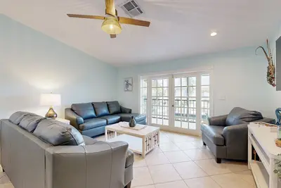 Image de Private pool, boat dock, water view, canal front, fully equipped kitchen