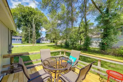 Image de Wayland Retreat w\/ Deck: Walk to Downtown!