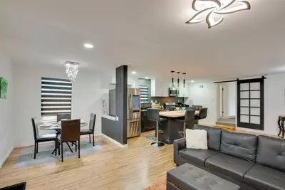 Image de Cedar Hill Home w\/ Fenced Patio, Grill & Foosball!