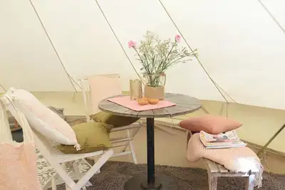 Image de Tente-lodge avec cuisine et salle de bain