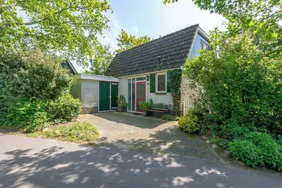 Image de Maison de vacances près de la plage avec piscine