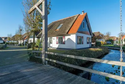 Image de Refuge de plage hollandaise avec parking