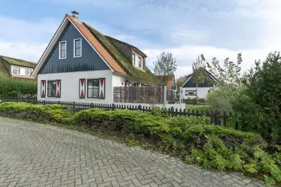 Image de Villa spacieuse avec jardin
