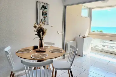 Image de Canet-en-Roussillon T2 Moderne - Climatisation - Parking privé - Plage à 2 pas!