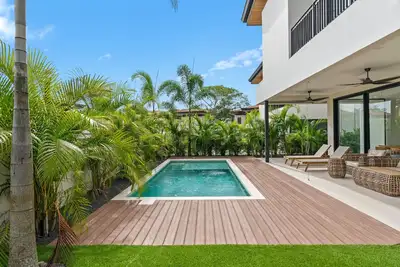 Image de New modern luxury Condo, exclusive community, mini golf, private pool, Beach Club Membership