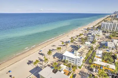 Image de Oia Villa: Your Perfect Retreat Steps from Hollywood Beach and Boardwalk