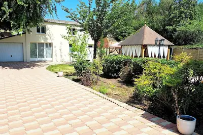 Image de Belle et paisible maison, Jacuzzi plein air couvert, proche Versailles et Paris