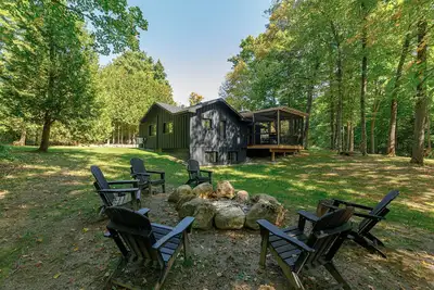 Image de Renovated Cottage in Wild Forest + Hot Tub