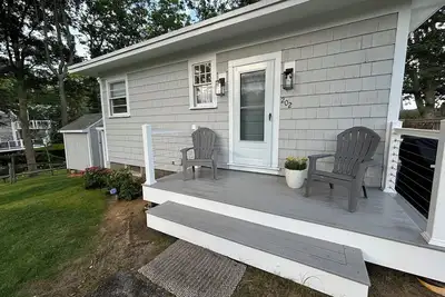 Charming 2-bedroom waterfront cottage/Falmouth with Spectacular  views Ac, WiFi