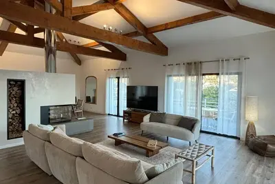 Image de Appartement de prestige idéalement situé au bord de l'eau avec grande terrasse