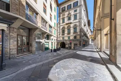 Stunning Apartment with Ponte Vecchio and Arno River Views\n
