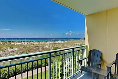 Image de Sandy Toes 1 | Beachfront Views + Access to Pool & Hot Tub!