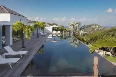 Image de Luxe Haven With Splendid Hill And Ocean Views