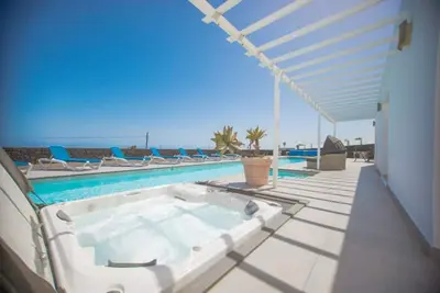 Image de Casa Conil with a private 25 meter heated pool and jacuzzi