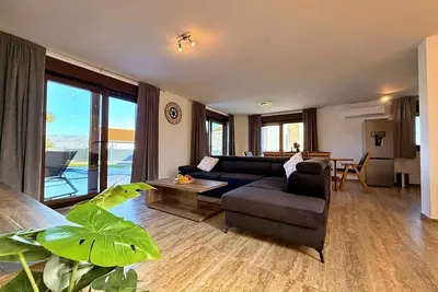 Image de Maison de vacances avec piscine et vue panoramique