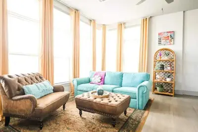 Image de Cozy 2 Bd 2 Ba - Walk To Magnolia!