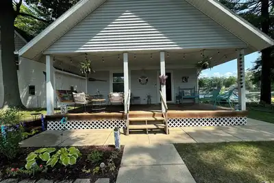 Image de Charming 3-bedroom house with Ac in welcoming Plainwell on the lakefront