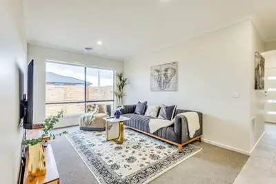 Image de StayAU Charming 4br Retreat in Wyndham Vale