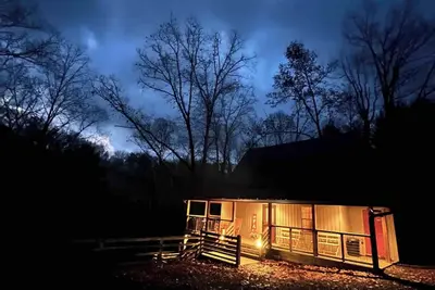 Image de Family Friendly Riverfront Cabin 5 Mins to Downtown West Jefferson!