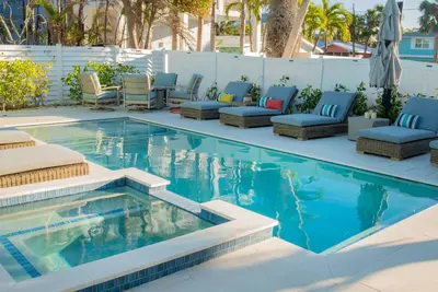 Image de Newly Renovated Pet Friendly Waterview w/Private Heated Pool/Spa & Cabana Bar