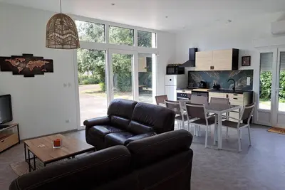Image de Gîtes A la source\nLogement l'Isle jusqu'à 6 personnes avec climatisation