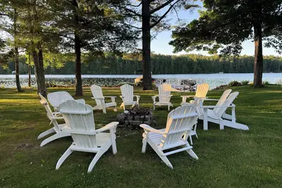 Image de Lakefront 3 bedroom pet friendly on Messalonskee. Relax, rejuvenate, and restore