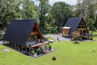 Image de Two New A-Frames by Rip Van Winkle w\/ Hot Tub