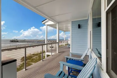 Image de Front Beach Condo! 1 Block to Center Street