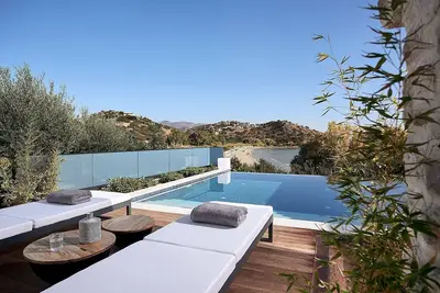 Image de Dazzling Heraklion Villa | Villa Faramir | 5 Bedrooms | 2 Private Outdoor Infinity Pools | Turkish bath/Hammam | Private Furnished Terrace | Outdoor Dining Area | Fire Pit | Fitness room / equipment | Agios Nikolaos