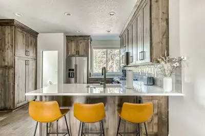 Image de Government Camp Chalet: Your Ultimate Ski Retreat in the Cascades