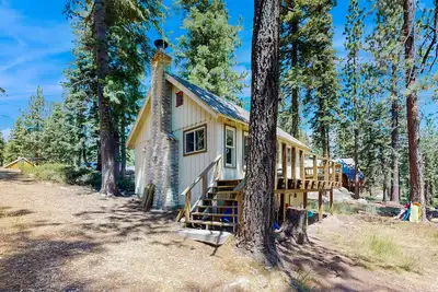 Image de Peaceful and charming rustic cabin for outdoor enthusiasts