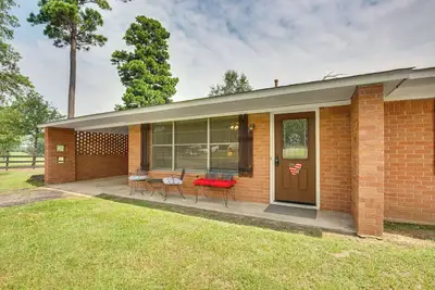 Image de Cozy De Kalb Home w\/ Grill on 100 Acres!