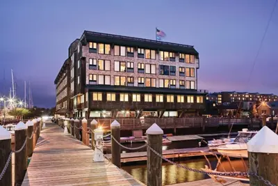 Image de 1 Bedroom Nautical New England Escape At Wyndham Inn on Long Wharf