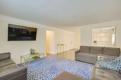 Image de Walk to Train: Convenient Skokie Condo!