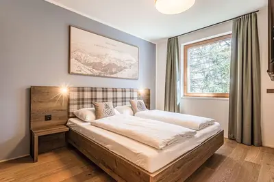 Image de Superior Lodge mit 5 Sz und Sauna by Interhome