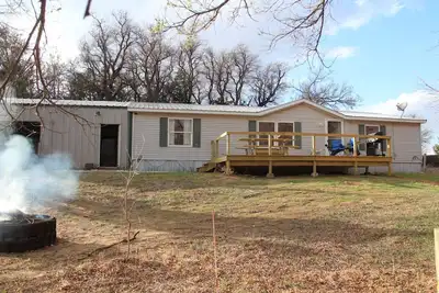 Image de Remodeled 3 bedroom 2 bathroom private acreage, away from crowds.