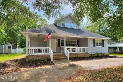 Image de FoxSea in the Heart of Oki, 1 block from boat ramp and 10 minute walk to beach