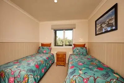 Kakatu Retreat - Swallows Nest, Kakatu Retreat | Swallows | Nest | Breakfast Included