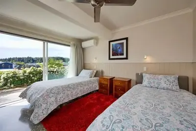 Kakatu Retreat - Rolling Hills, Kakatu Retreat | Rolling Hills | Breakfast Included