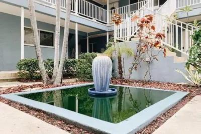 Image de Comfortable 1-Bedroom King Bed Apartment w/ Parking