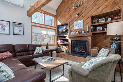 Image de Stunning Ski Condo on Shuttle Route at Okemo Trailside