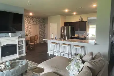 Image de Perfect Game Day & Parents Weekend! Spacious 4-Bedroom -Just 8 Minutes from Uark
